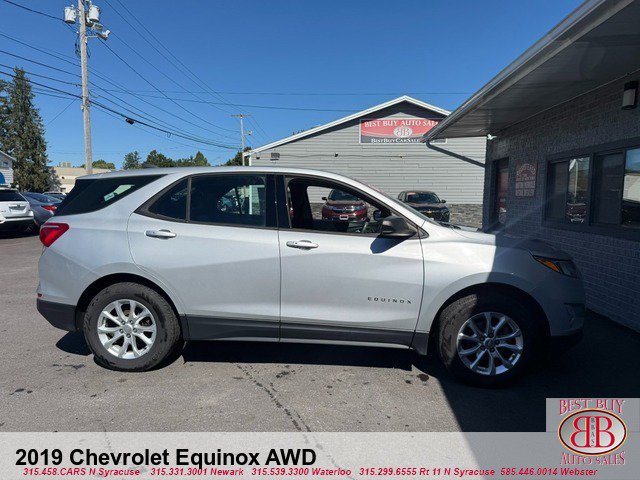 Used 2019 Chevrolet Equinox LS AWD/4WD image 2