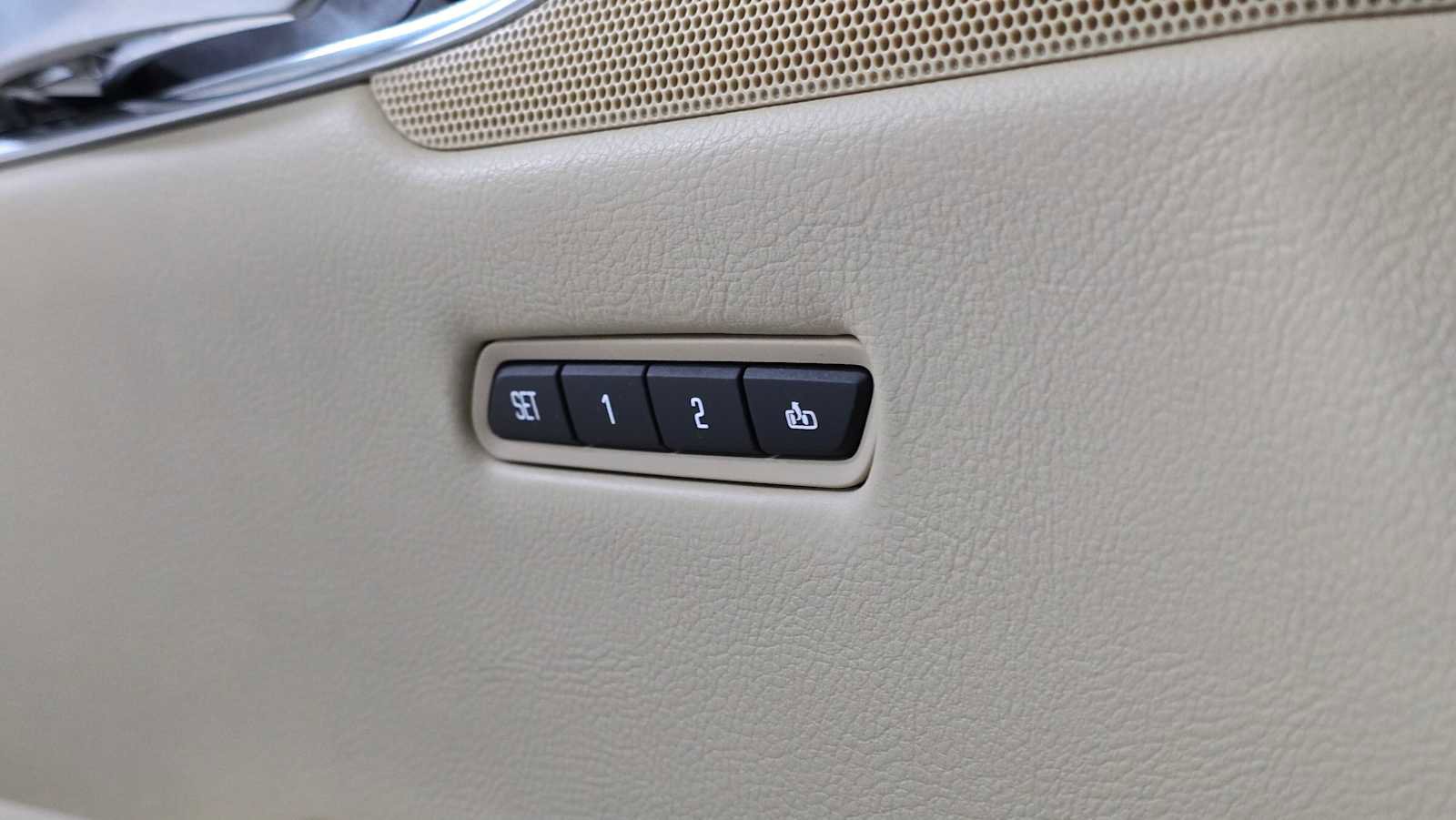 Used 2018 Cadillac XT5 Luxury w/ Driver Awareness Package image 24