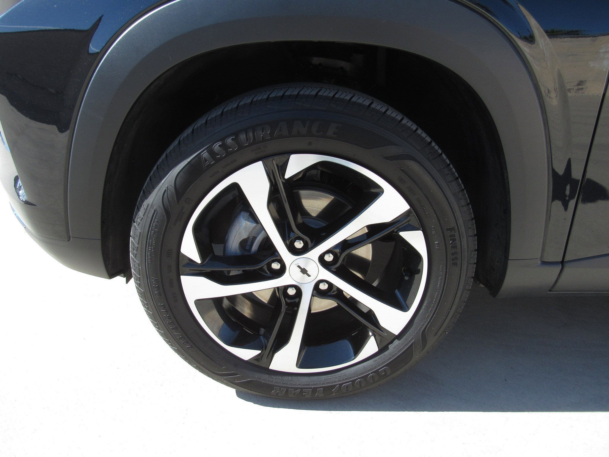 Used 2025 Chevrolet Trax RS w/ Sunroof Package image 4