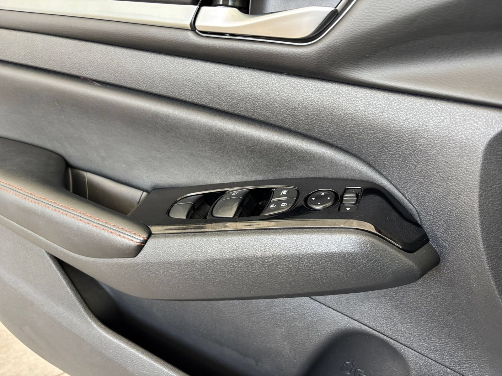 Used 2025 Nissan Altima 2.5 SR FWD image 18