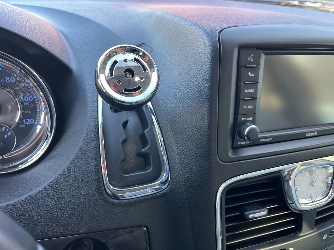 Used 2016 Chrysler Town & Country Touring image 23