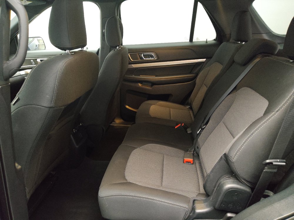 Used 2019 Ford Explorer XLT AWD/4WD image 18