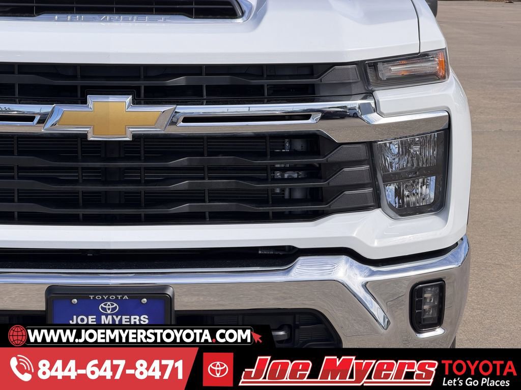 Used 2025 Chevrolet Silverado 3500 LT w/ Convenience Package image 4