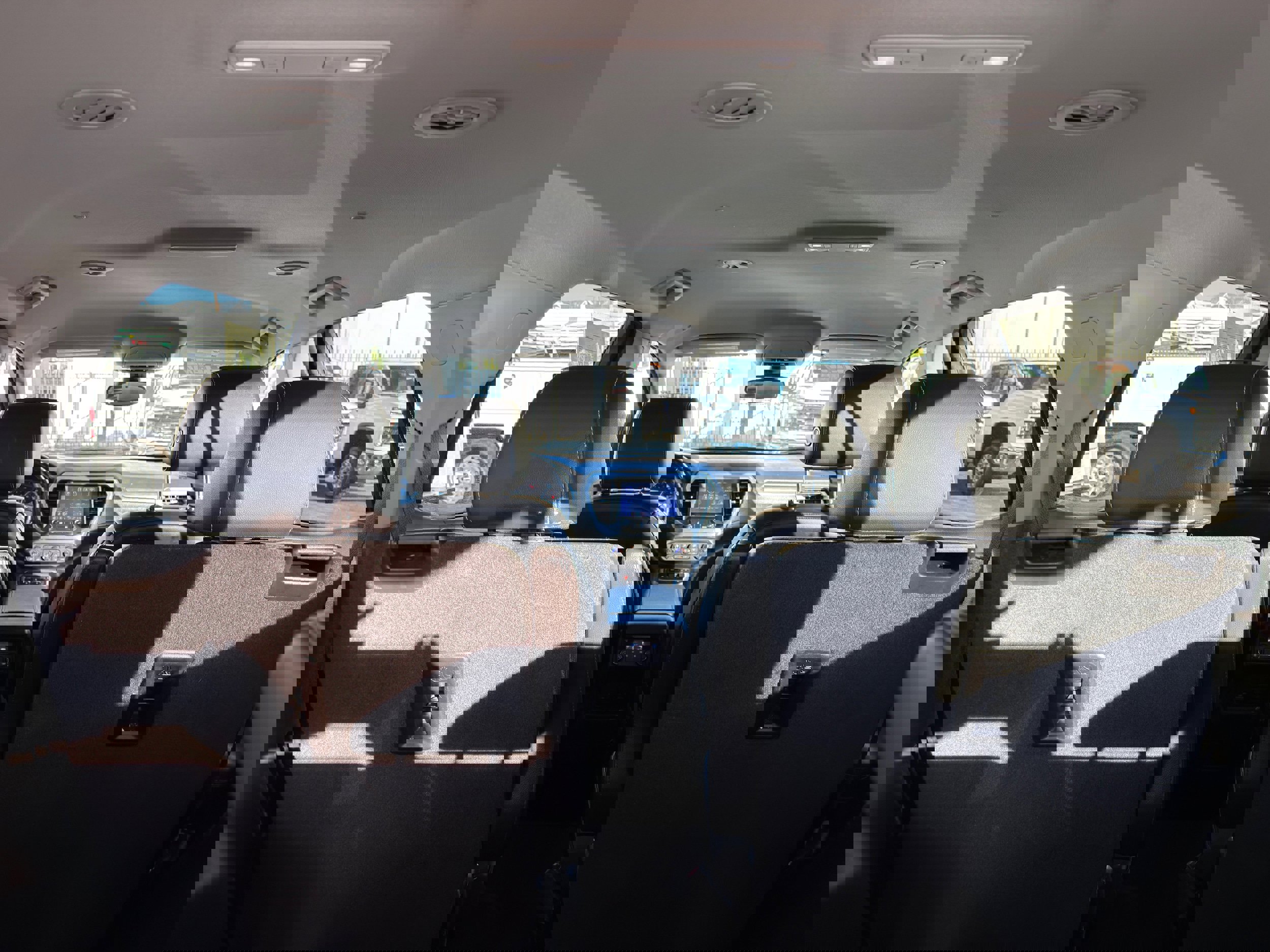 Used 2023 GMC Acadia SLT image 17