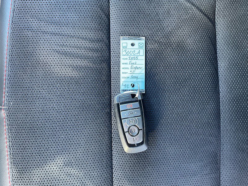 Used 2025 Ford Explorer ST image 30