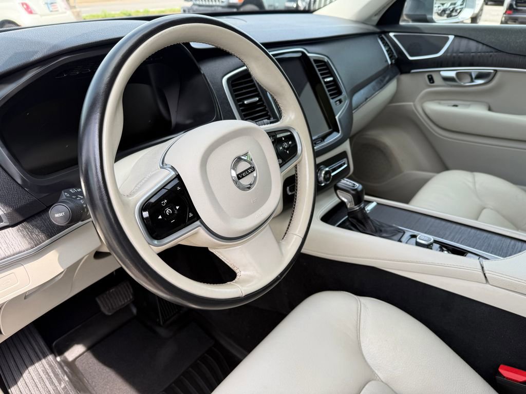 Used 2020 Volvo XC90 T6 Momentum AWD/4WD image 29