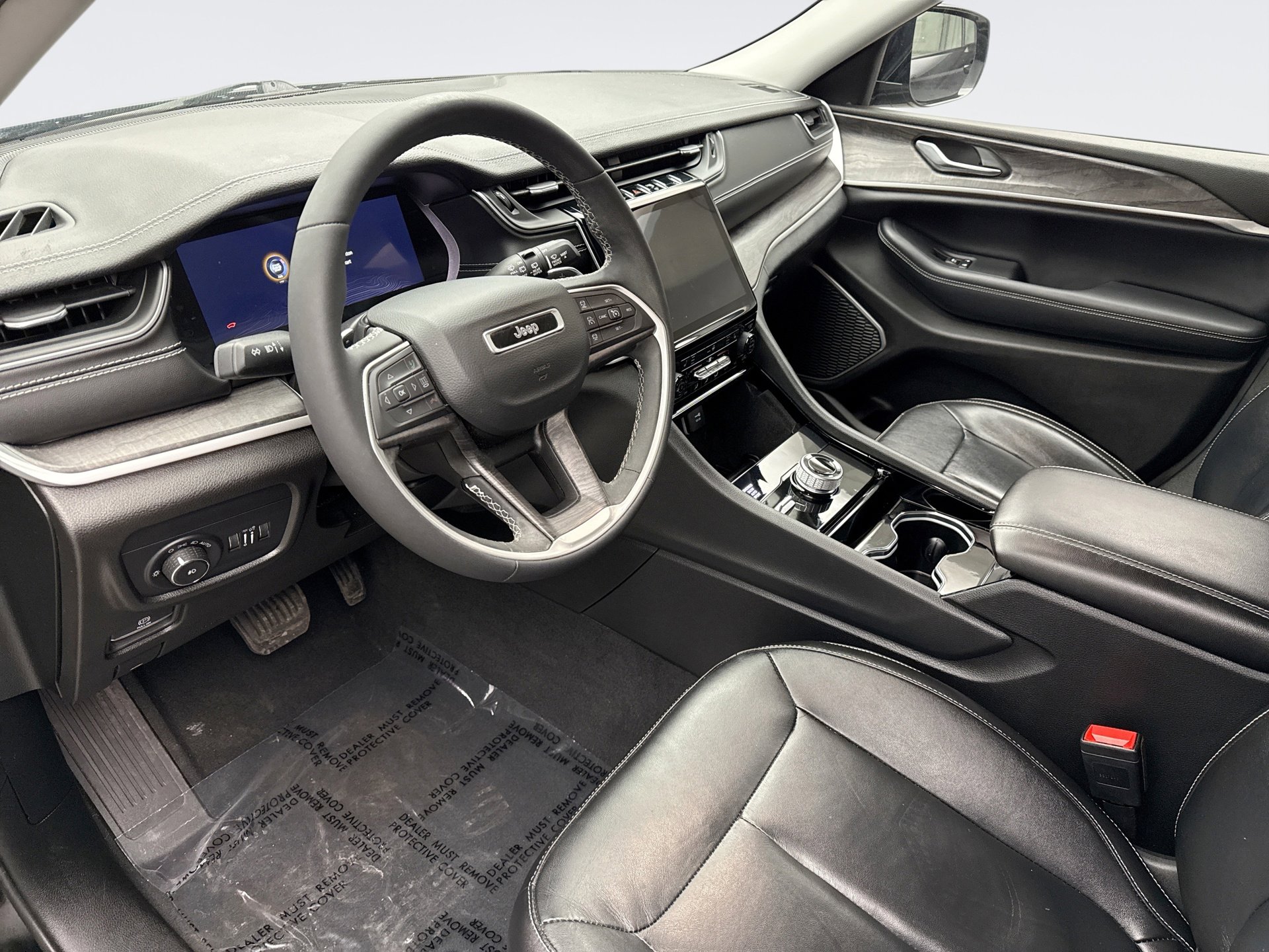 Used 2023 Jeep Grand Cherokee Limited w/ Black Appearance Package image 10