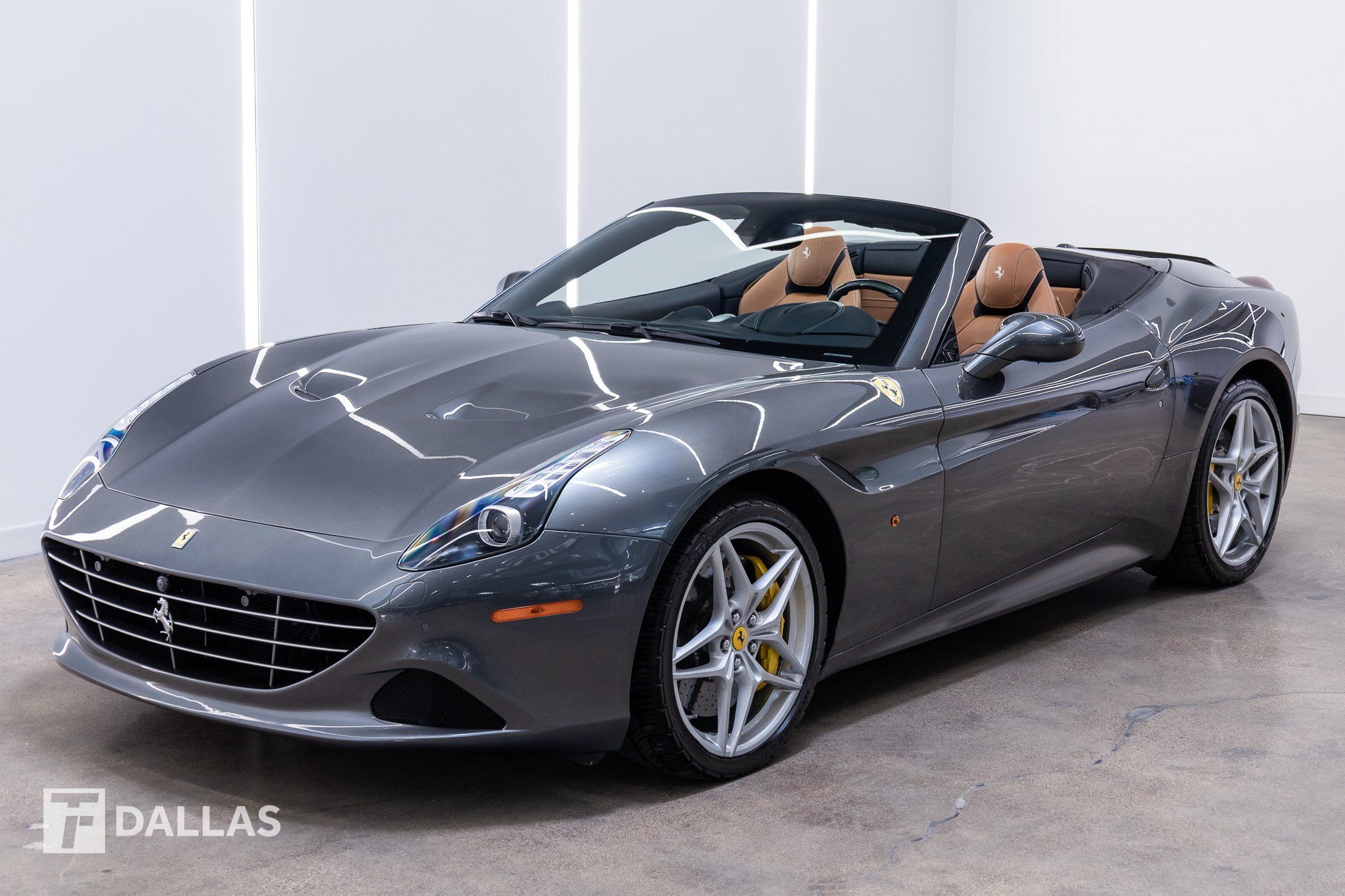Used 2017 Ferrari California T RWD image 8