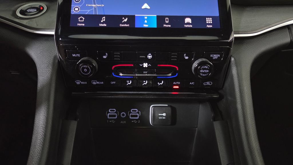 Used 2024 Jeep Grand Cherokee Limited w/ Black Appearance Package AWD/4WD image 24