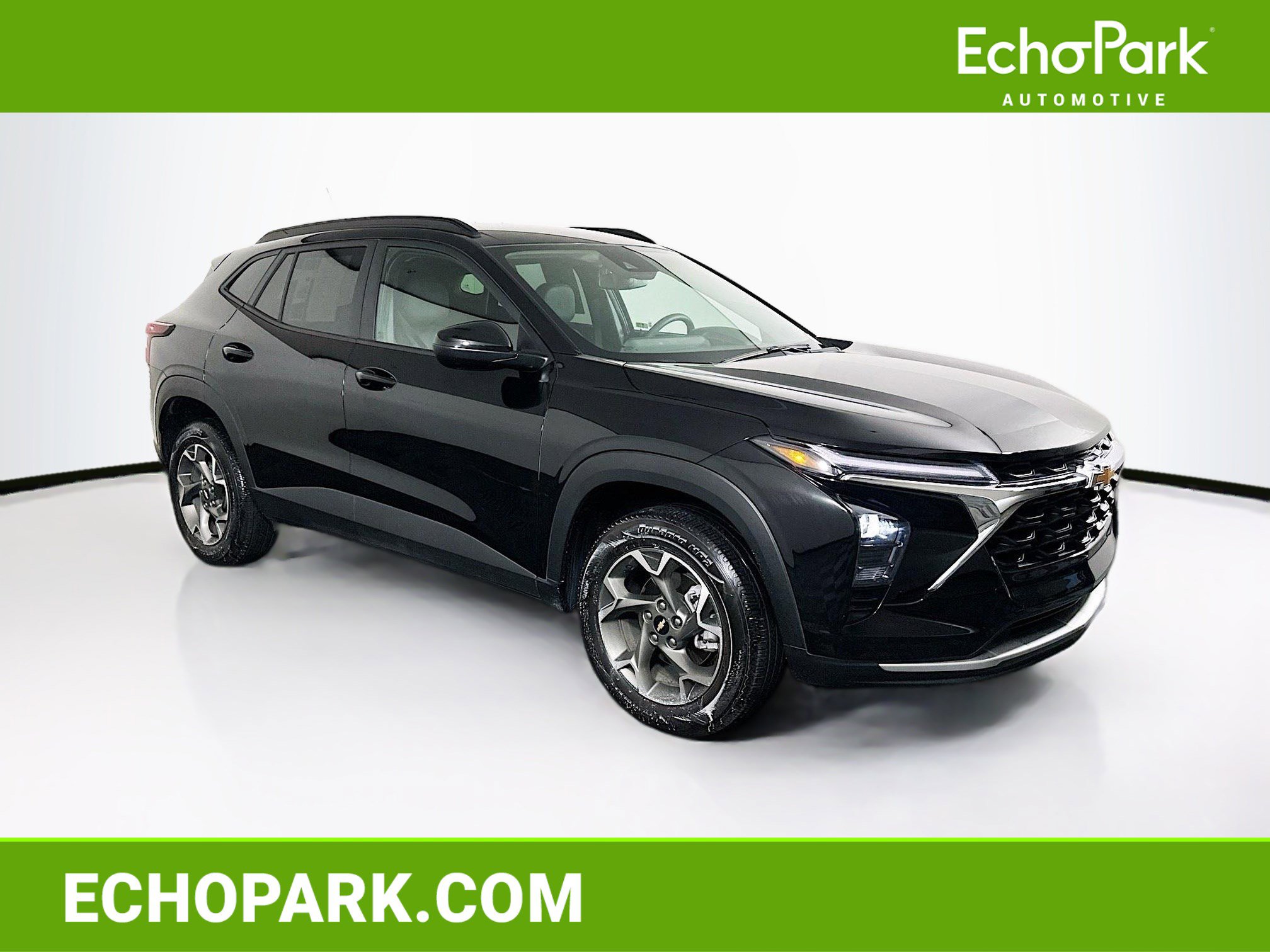 Used 2025 Chevrolet Trax LT image 1