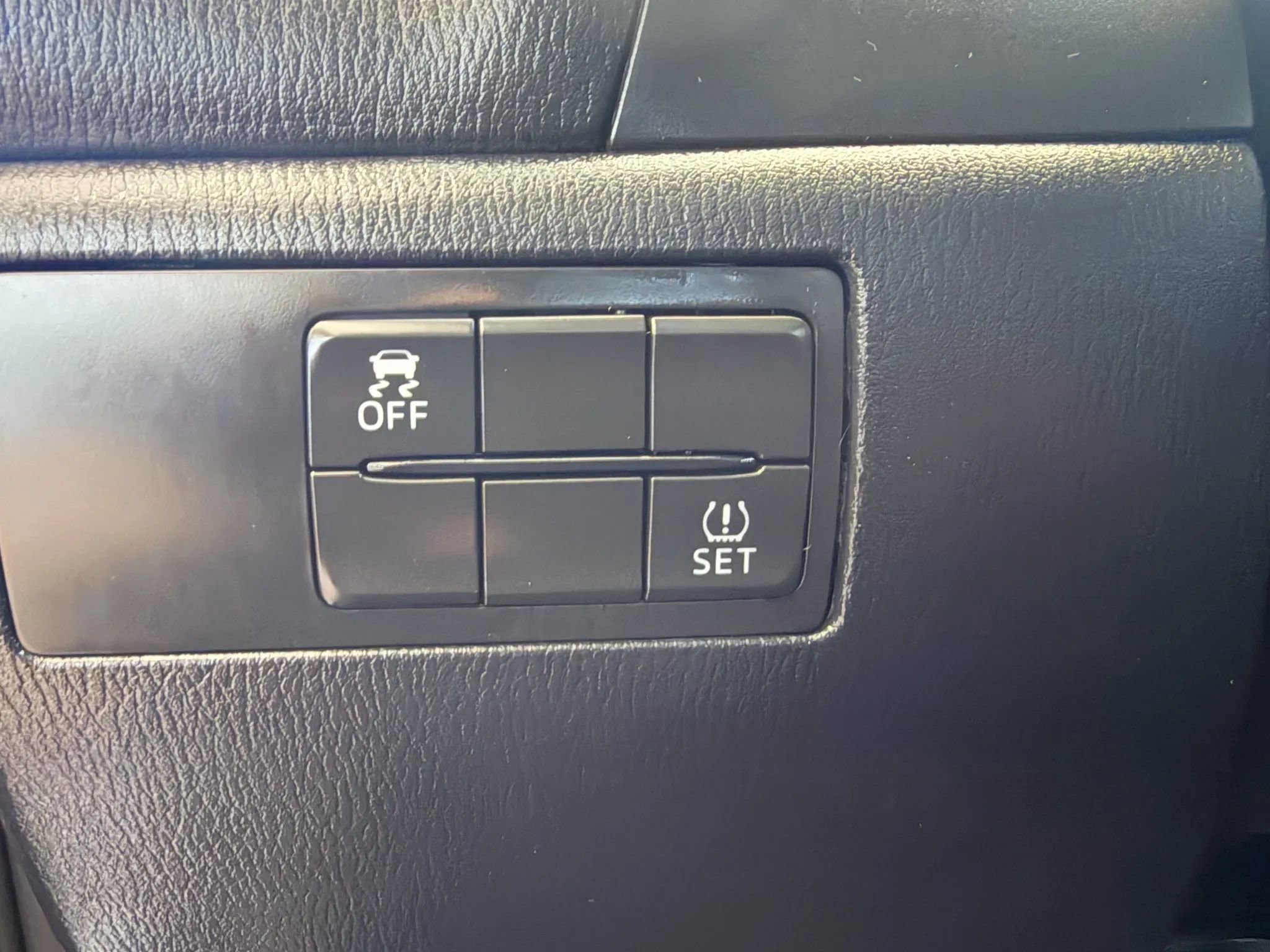 Used 2017 MAZDA MAZDA3 Touring image 18