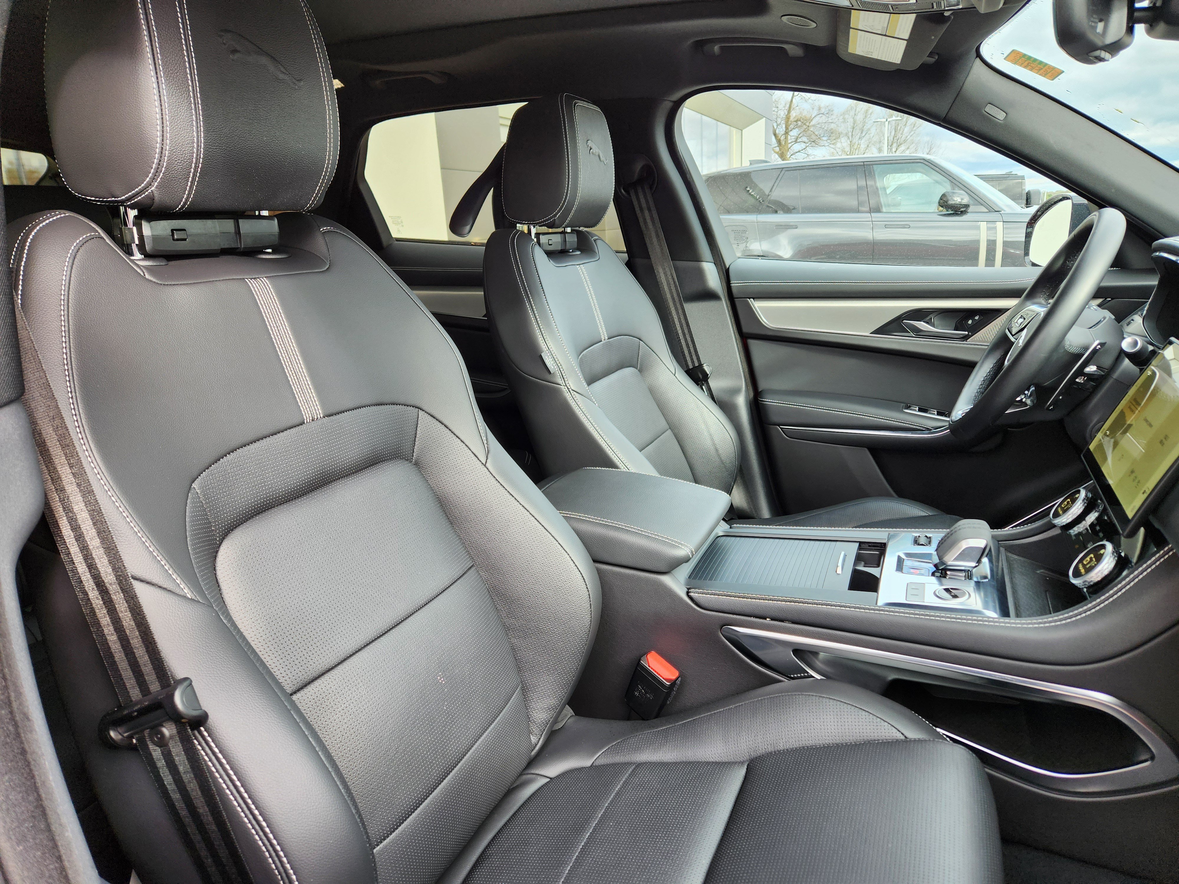 Certified 2025 Jaguar F-PACE R-Dynamic S AWD/4WD image 16