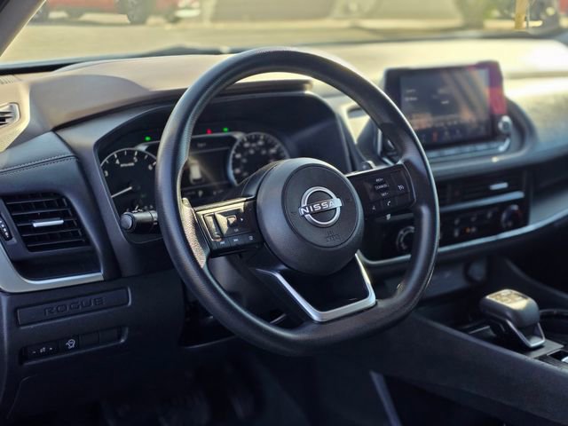 Used 2023 Nissan Rogue S image 12