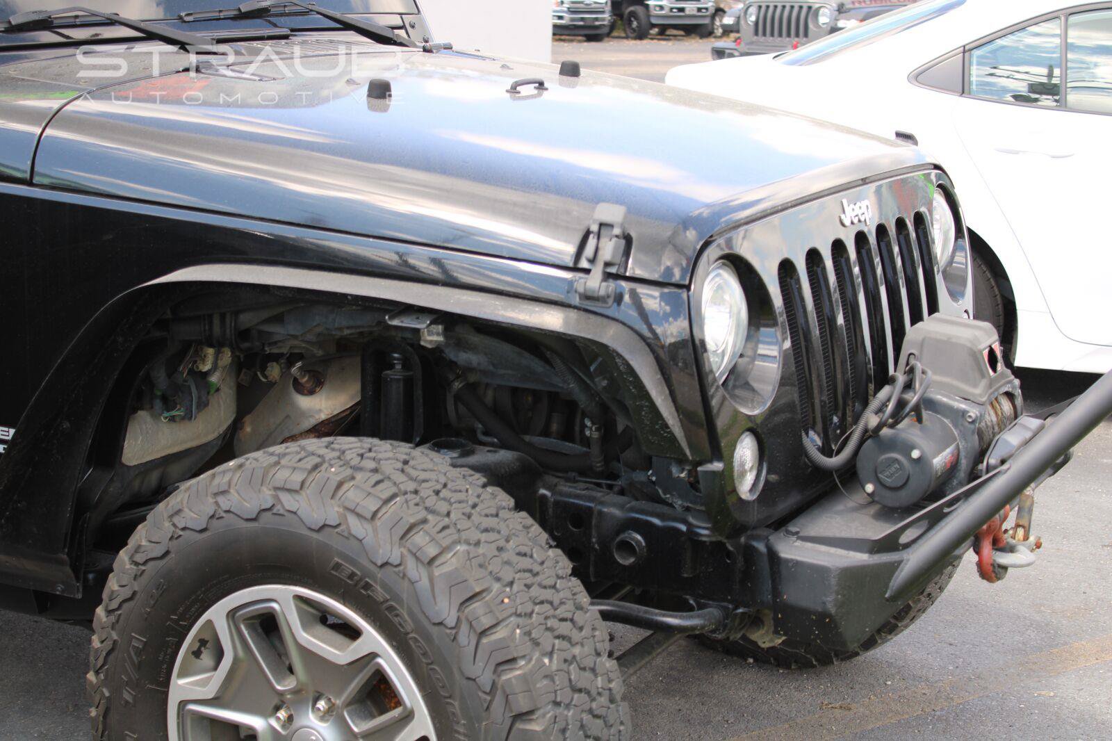 Used 2017 Jeep Wrangler Unlimited Rubicon w/ Connectivity Group AWD/4WD image 12