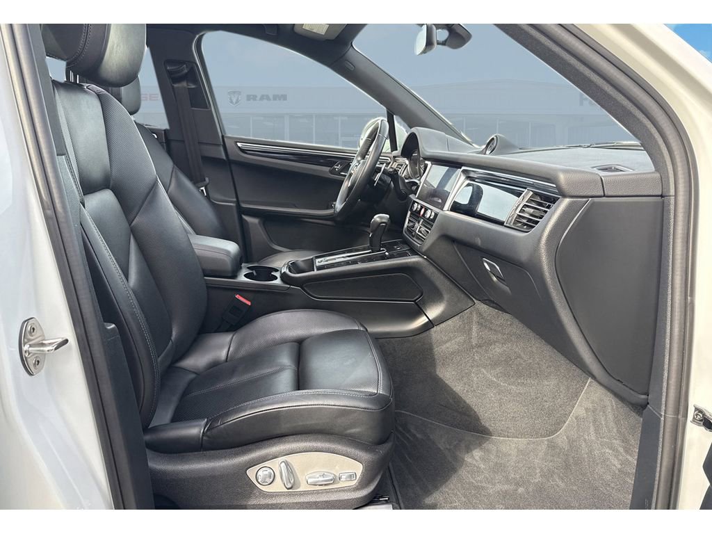 Used 2024 Porsche Macan Turbo image 31