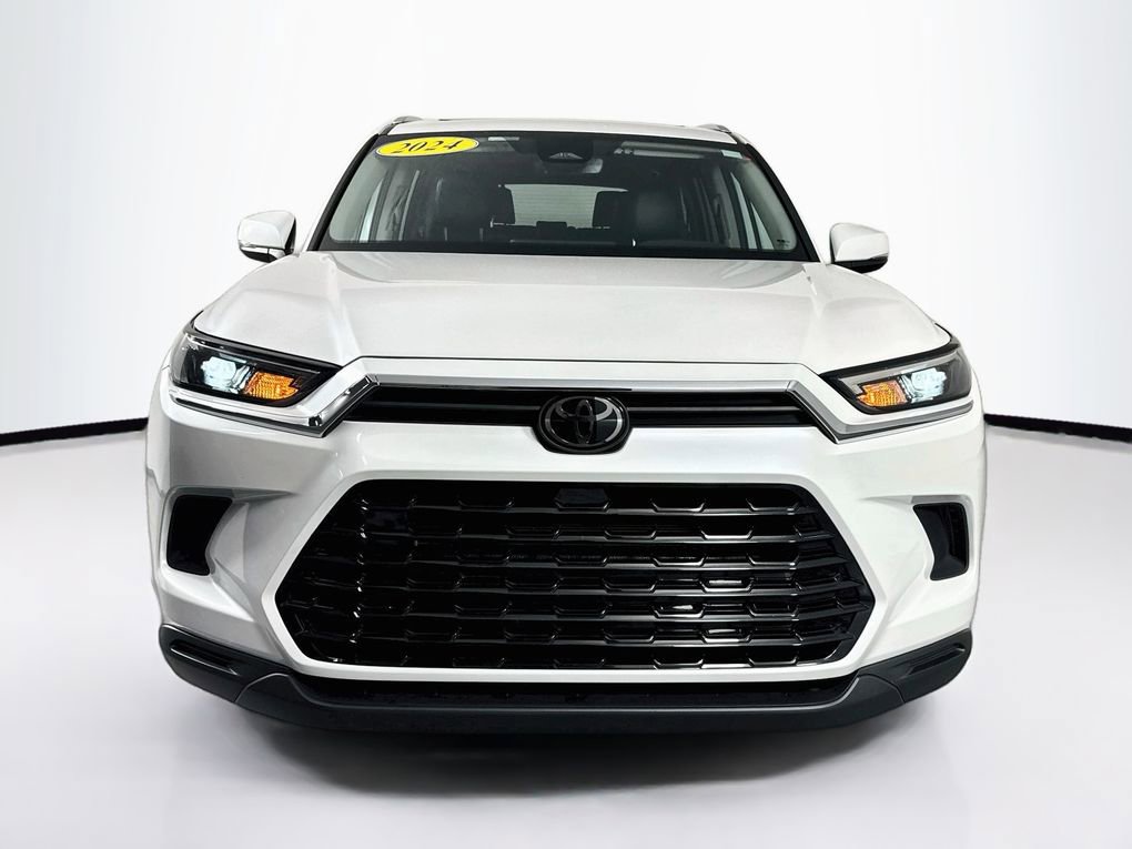 Used 2024 Toyota Grand Highlander AWD image 2