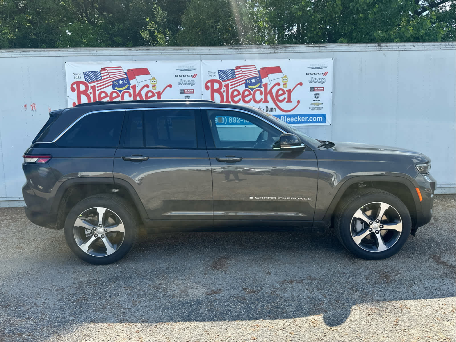 New 2025 Jeep Grand Cherokee Limited w/ Luxury Tech Group II image 2