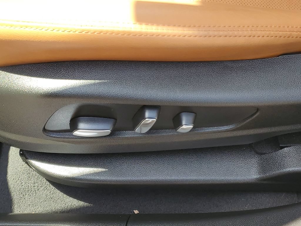 Certified 2024 Cadillac XT5 Premium Luxury w/ LPO, Floor Liner Package AWD/4WD image 7