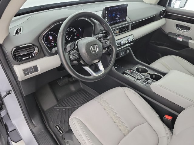 Used 2024 Honda Pilot Touring image 20
