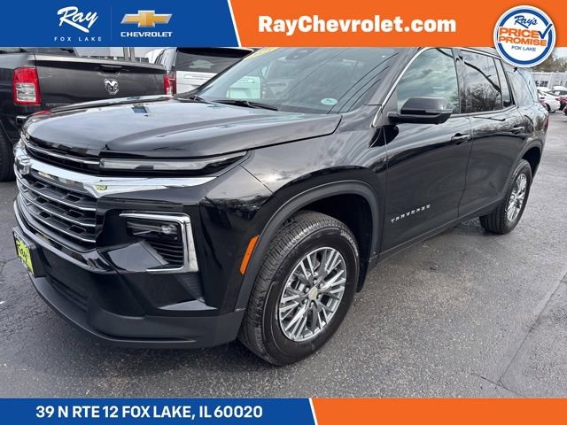 Used 2025 Chevrolet Traverse LT w/ Driver Confidence Package image 1