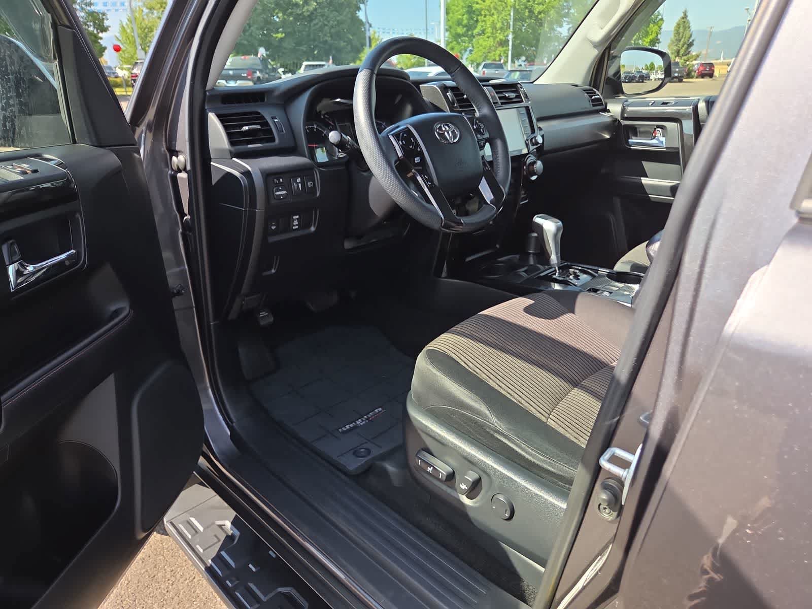 Used 2021 Toyota 4Runner TRD Off-Road AWD/4WD image 10