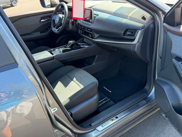 Certified 2023 Nissan Rogue SV image 25