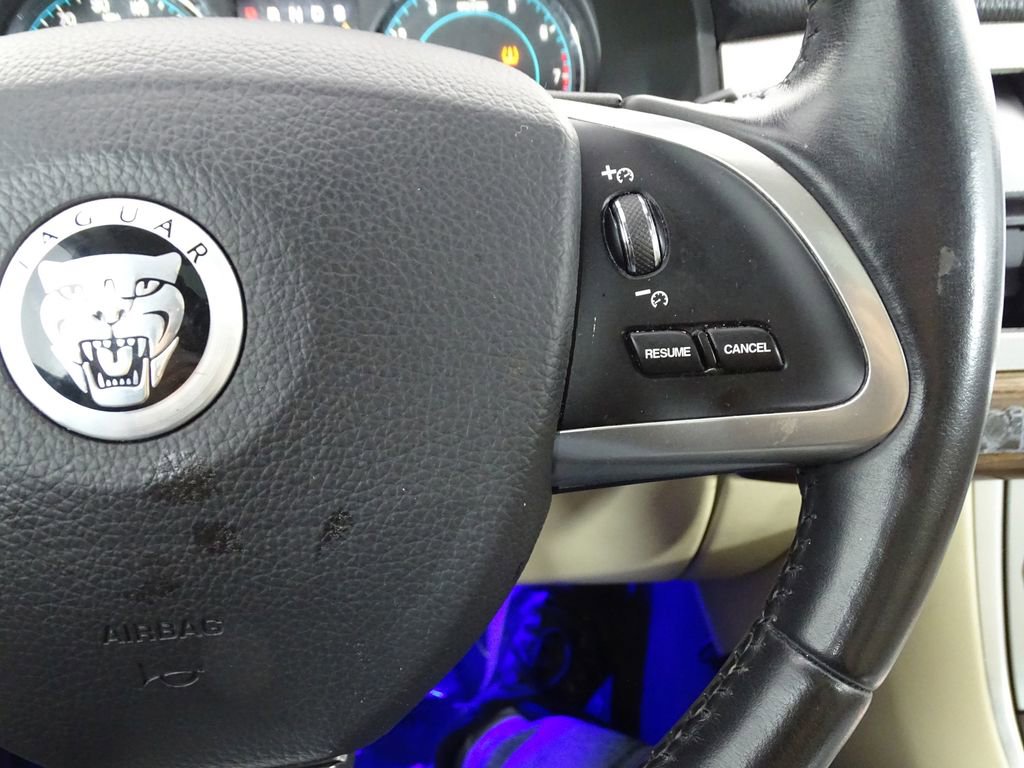 Used 2013 Jaguar XF image 19