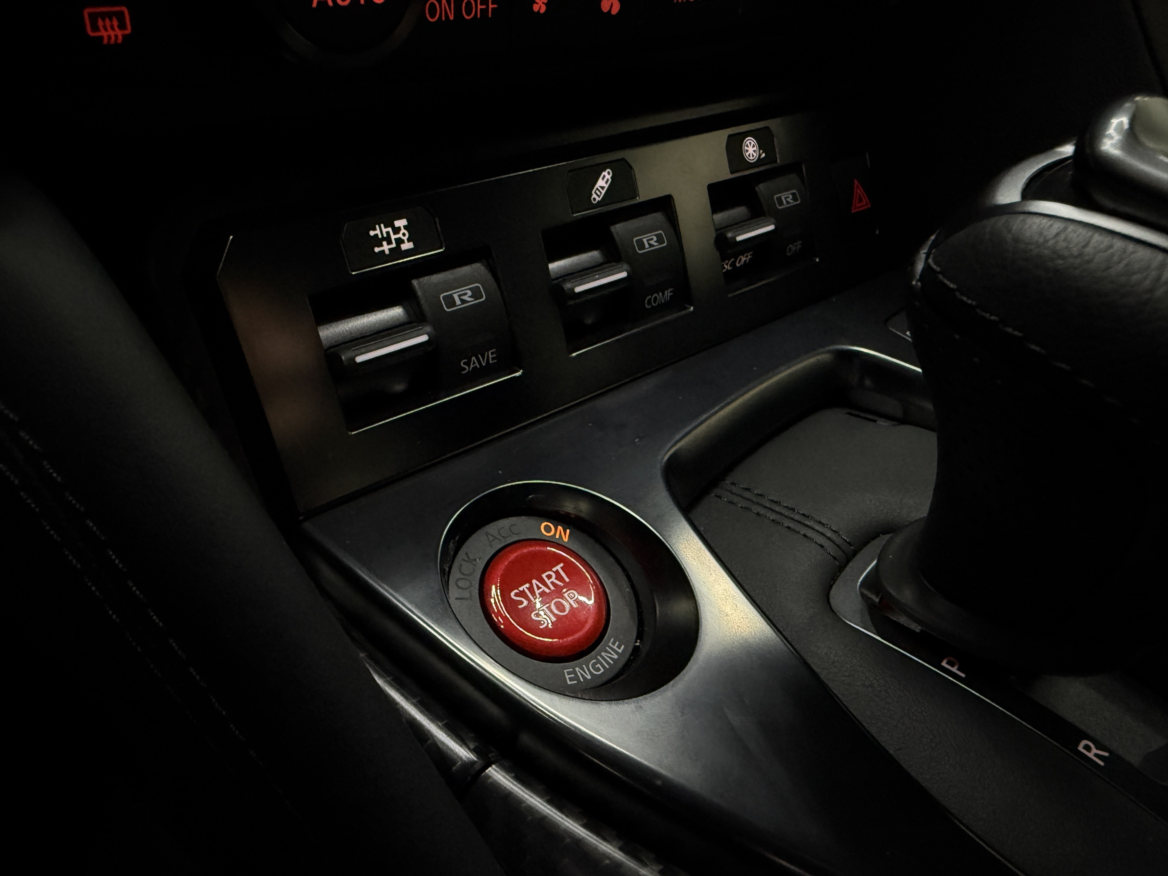 Used 2020 Nissan GT-R Premium AWD/4WD image 21