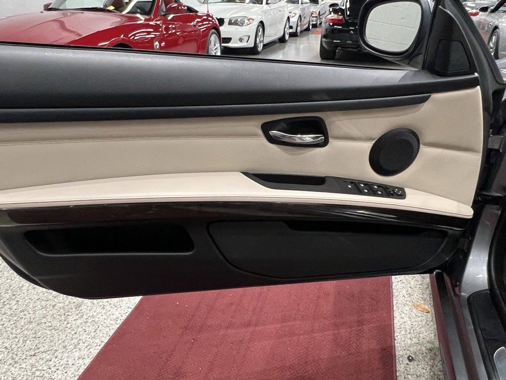 Used 2013 BMW 335i Convertible image 45