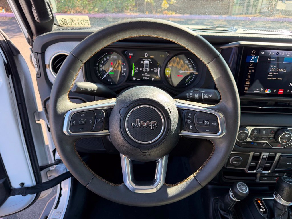 Used 2024 Jeep Wrangler Unlimited Sahara w/ Technology Group AWD/4WD image 19