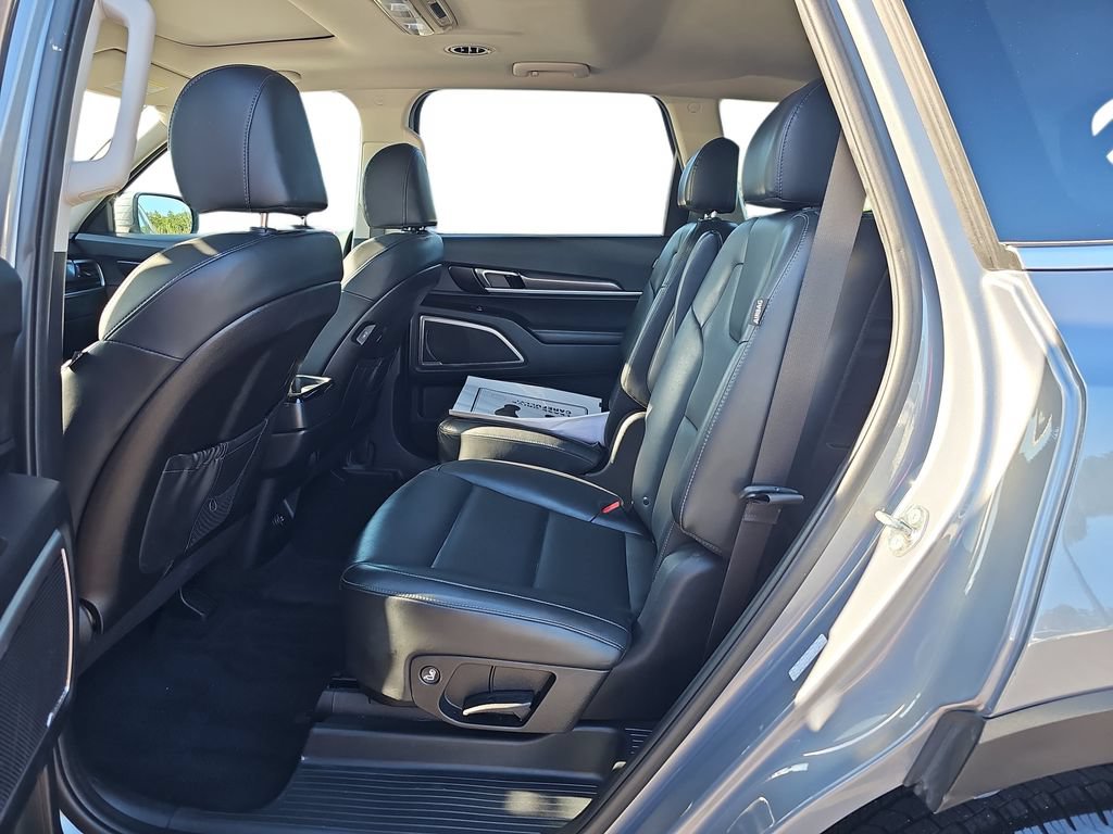 Used 2025 Kia Telluride S FWD image 14