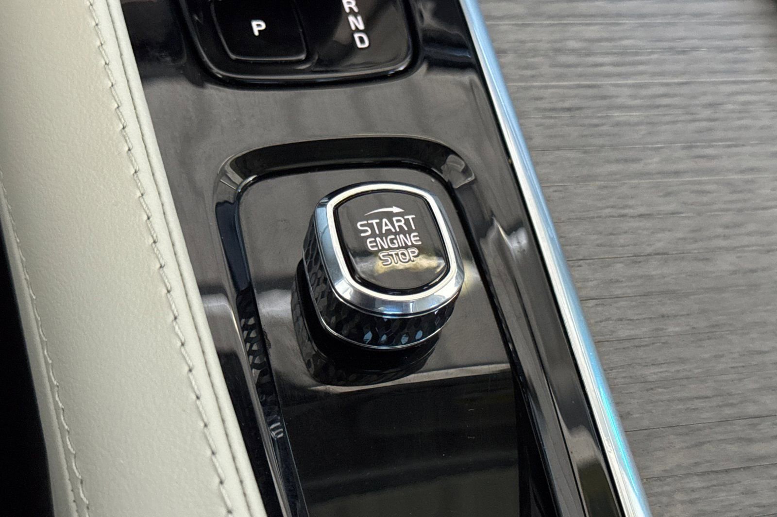 Certified 2024 Volvo XC90 T8 Plus w/ Protection Package Premier image 26