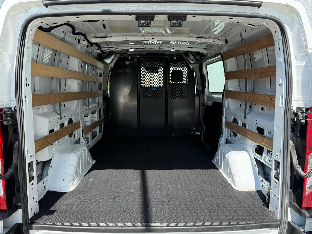 Used 2024 Ford Transit 250 Low Roof AWD w/ Exterior Upgrade Package image 18