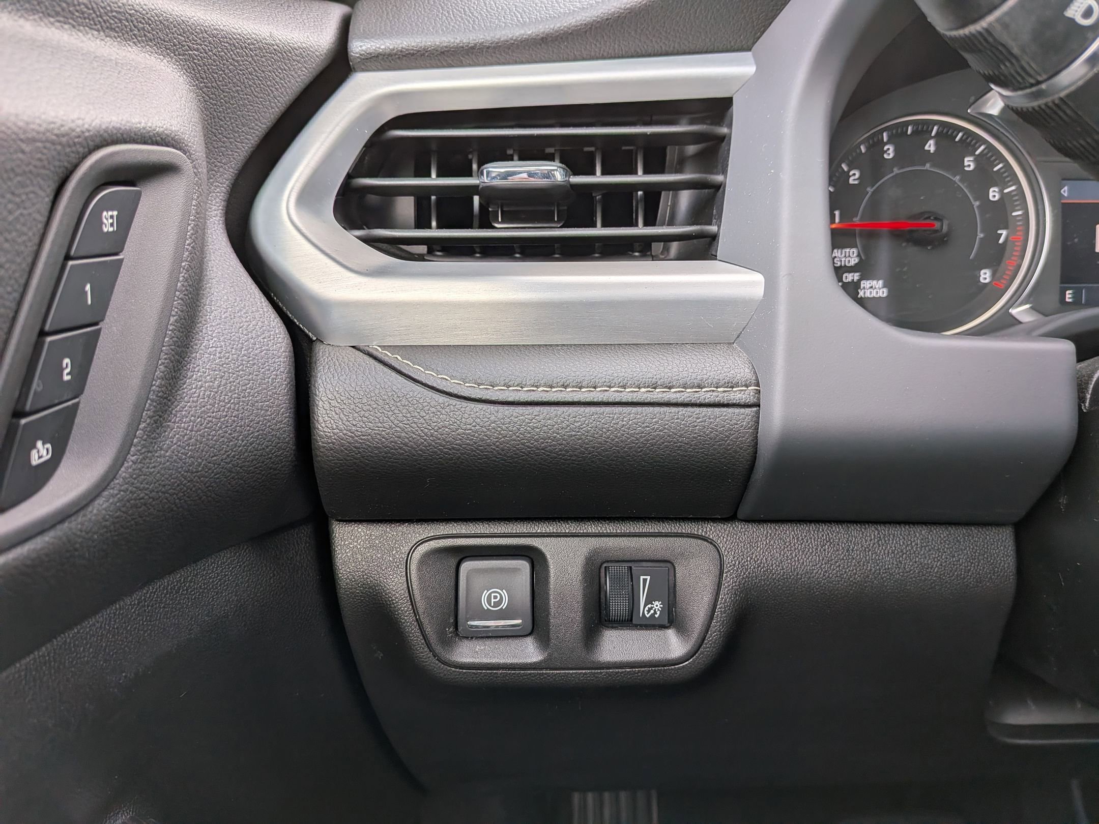 Used 2023 GMC Acadia SLT w/ Preferred Package AWD/4WD image 17