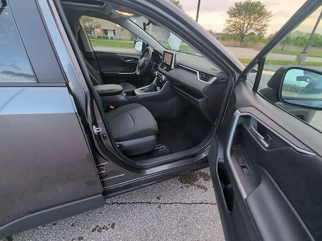 Used 2025 Toyota RAV4 XLE w/ Convenience Package image 3