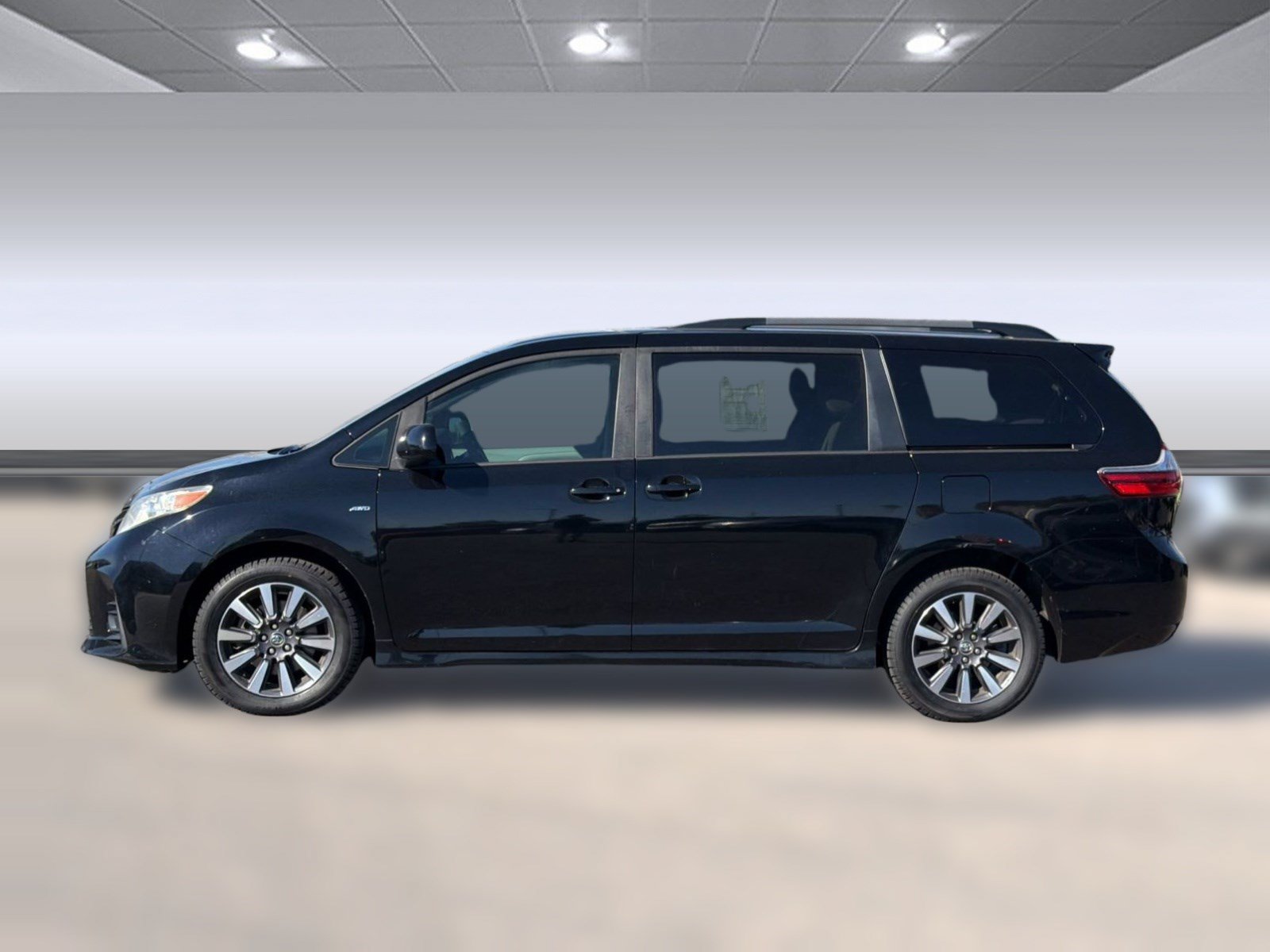 Used 2020 Toyota Sienna LE AWD/4WD image 2
