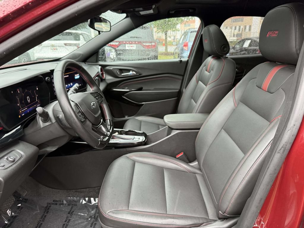 Used 2024 Chevrolet Trax RS w/ Sunroof Package FWD image 14