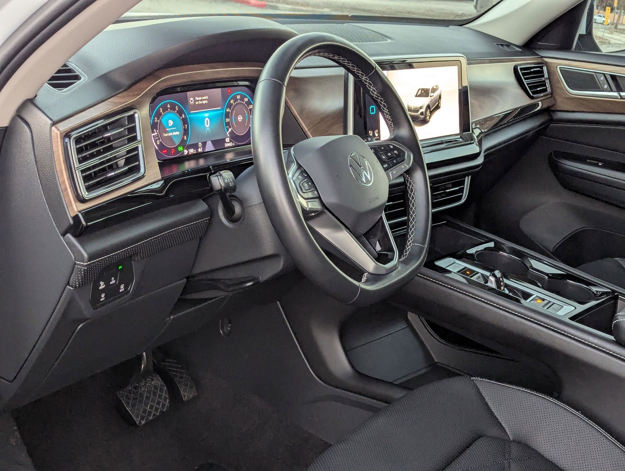 Used 2025 Volkswagen Atlas SE image 13