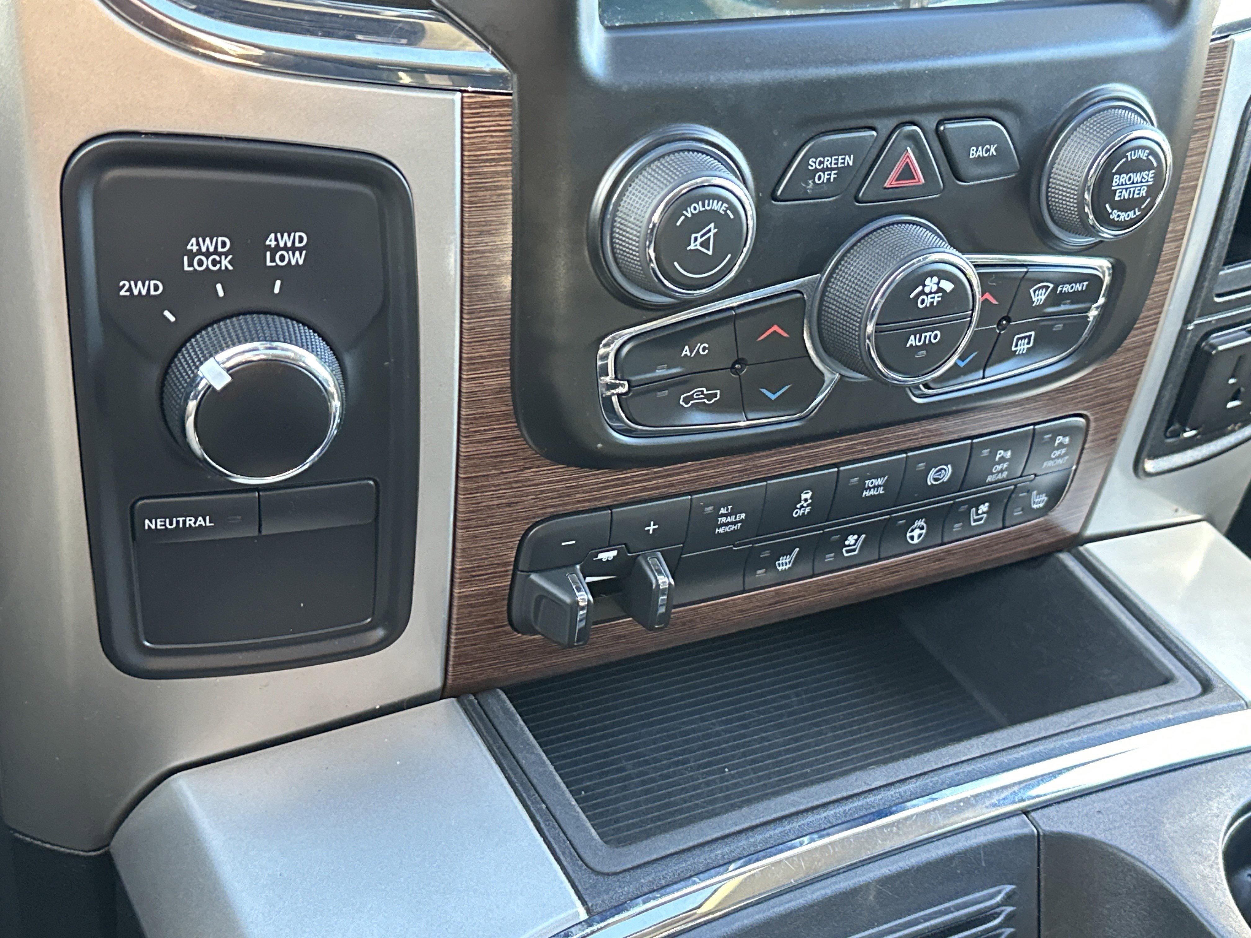 Used 2016 RAM 2500 Laramie w/ Convenience Group image 23