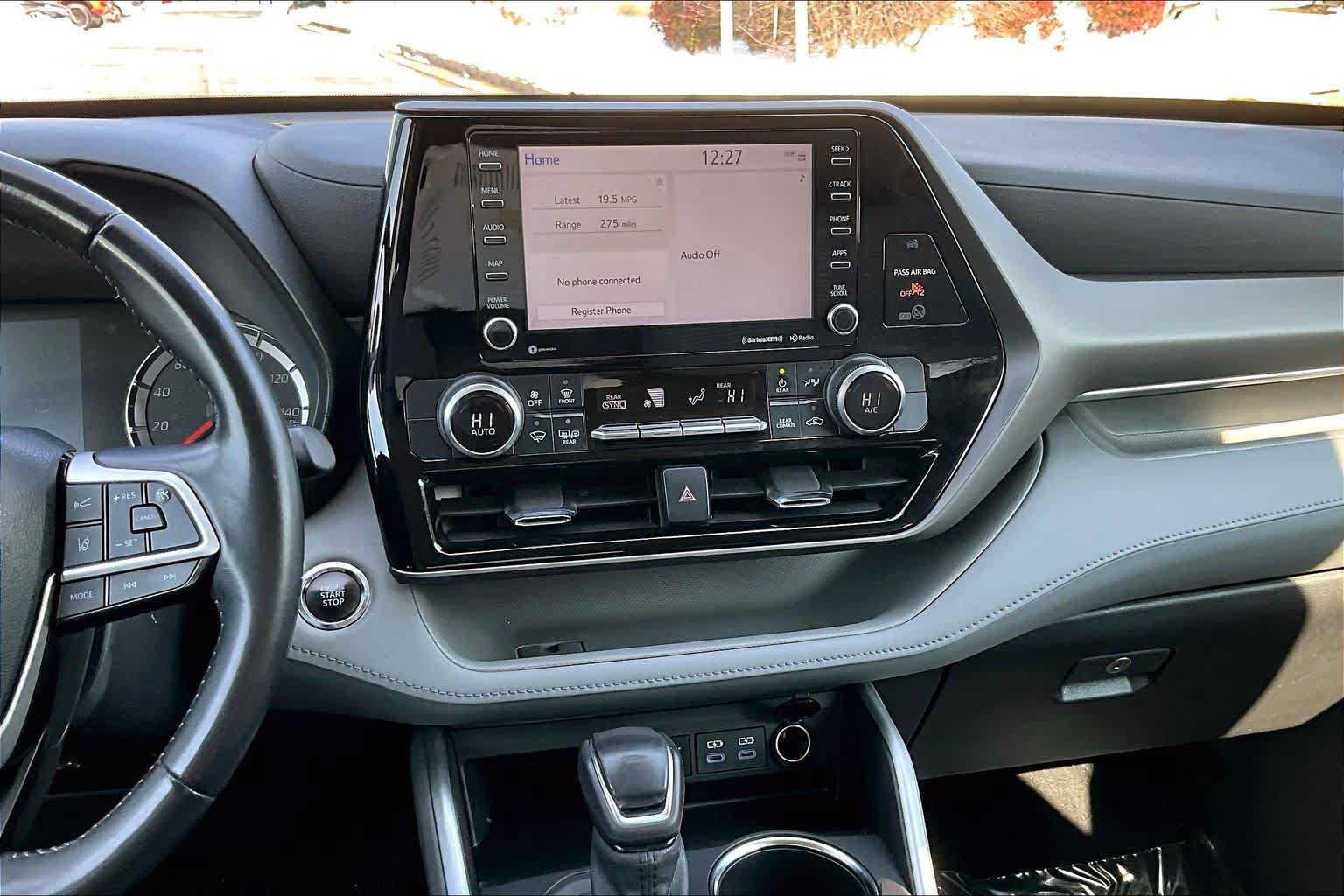 Used 2022 Toyota Highlander LE FWD image 7