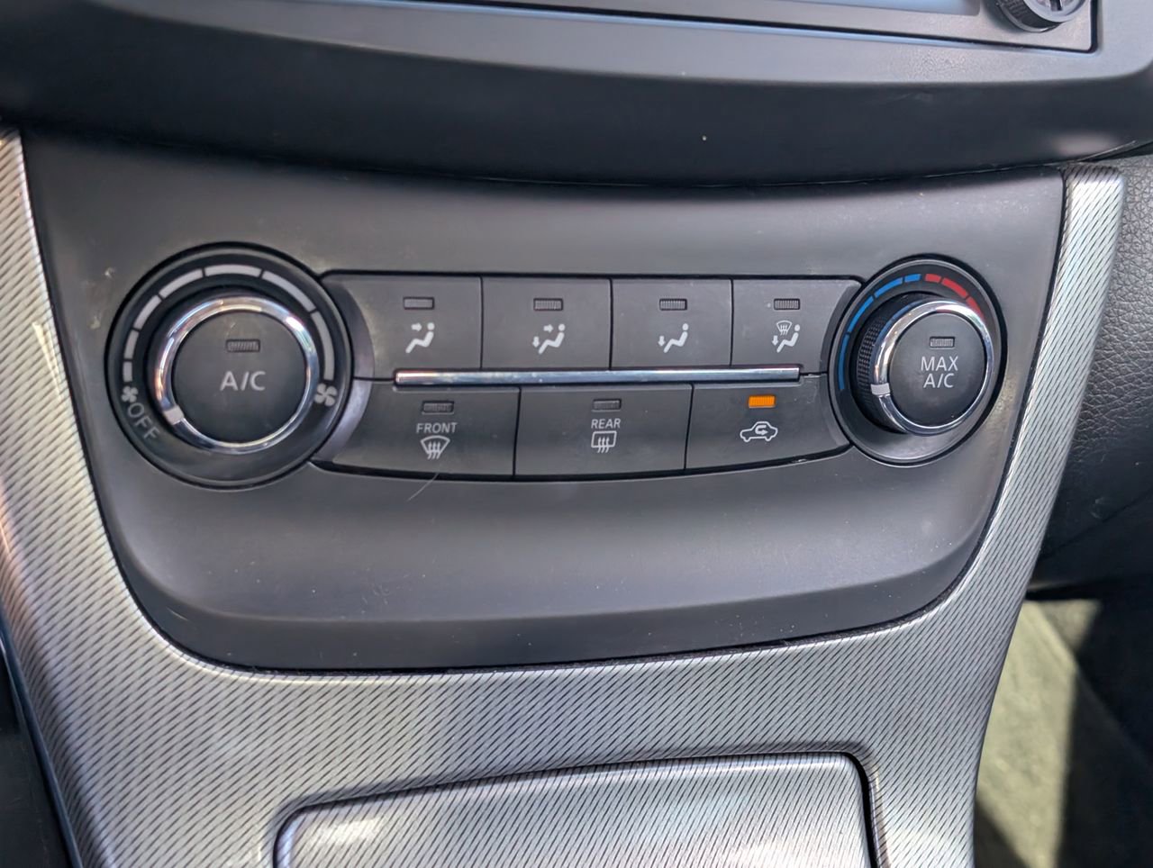 Used 2015 Nissan Sentra SR w/ SR Premium Package image 18