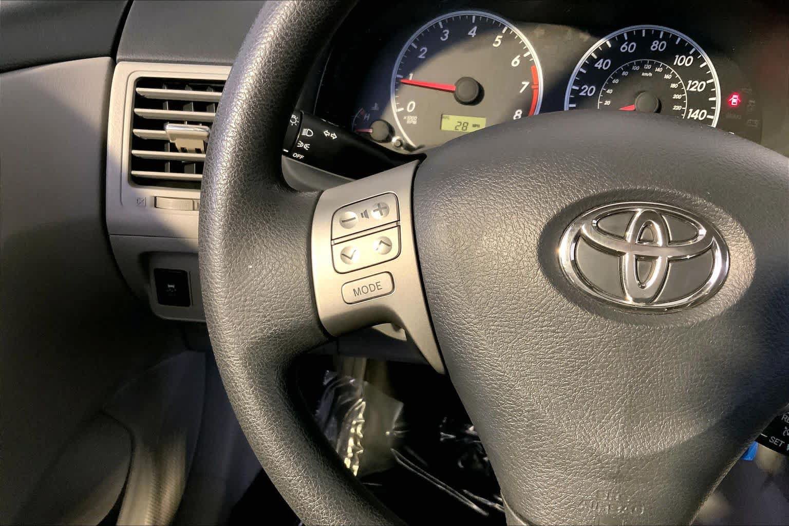 Used 2012 Toyota Corolla LE FWD image 23