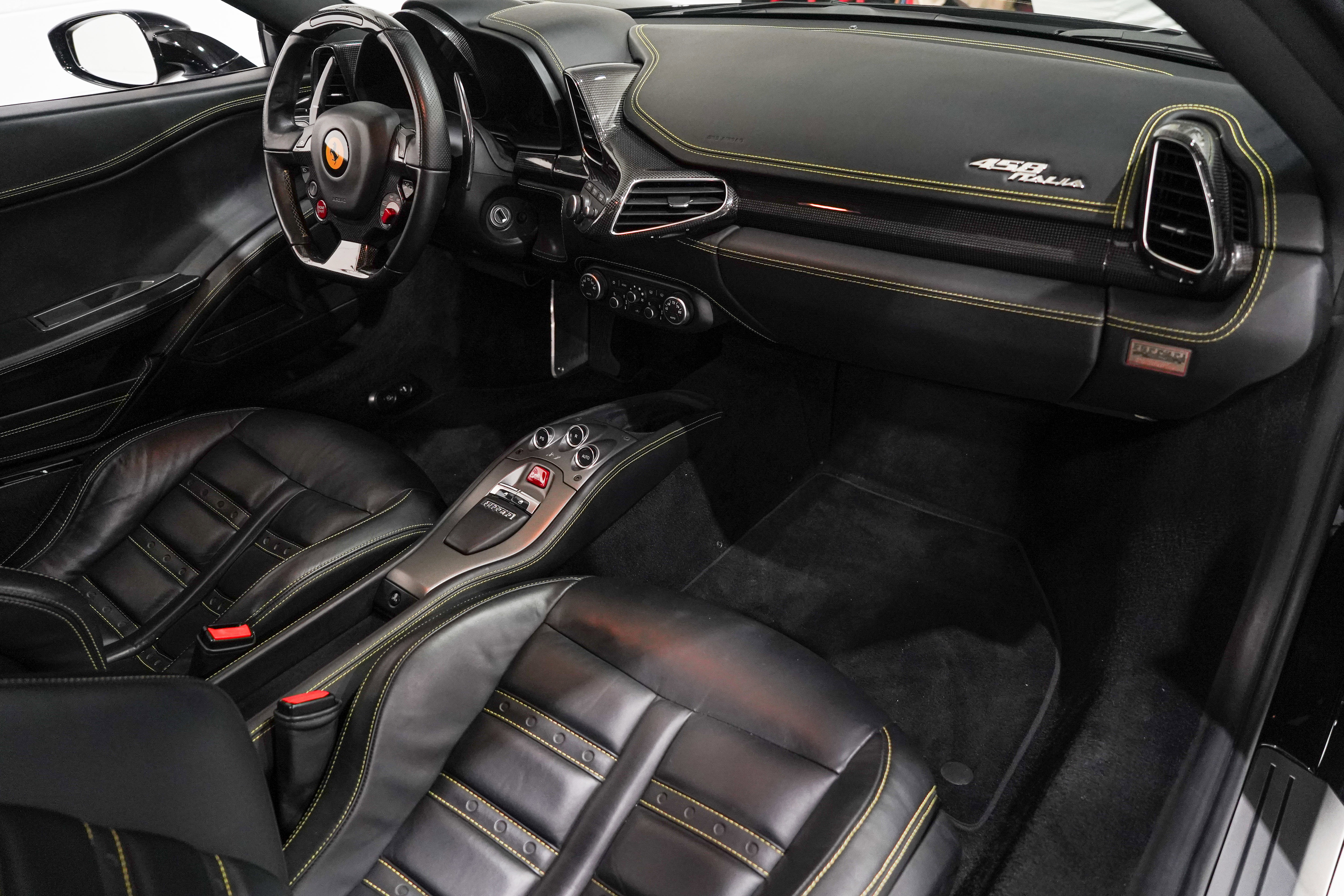 Used 2011 Ferrari 458 Italia Coupe RWD image 16