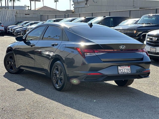 Used 2022 Hyundai Elantra SEL w/ Cargo Package image 6