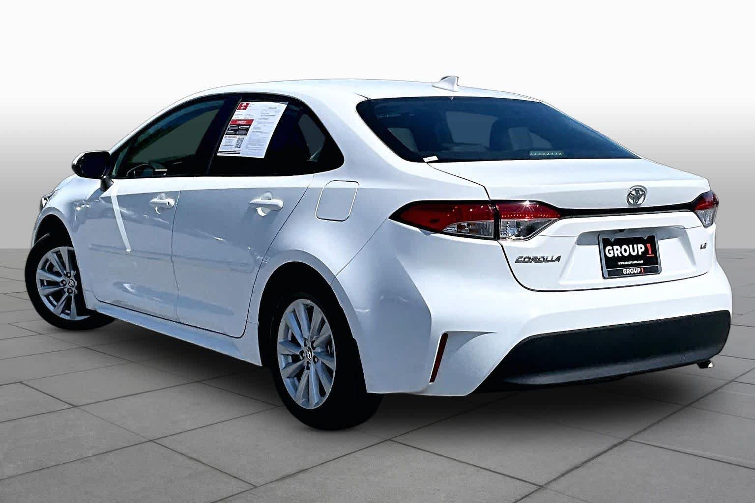 Used 2025 Toyota Corolla LE w/ LE Premium Package FWD image 12