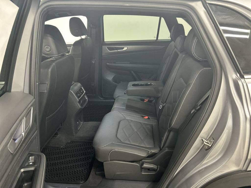 Used 2024 Volkswagen Atlas Cross Sport SE AWD/4WD image 19