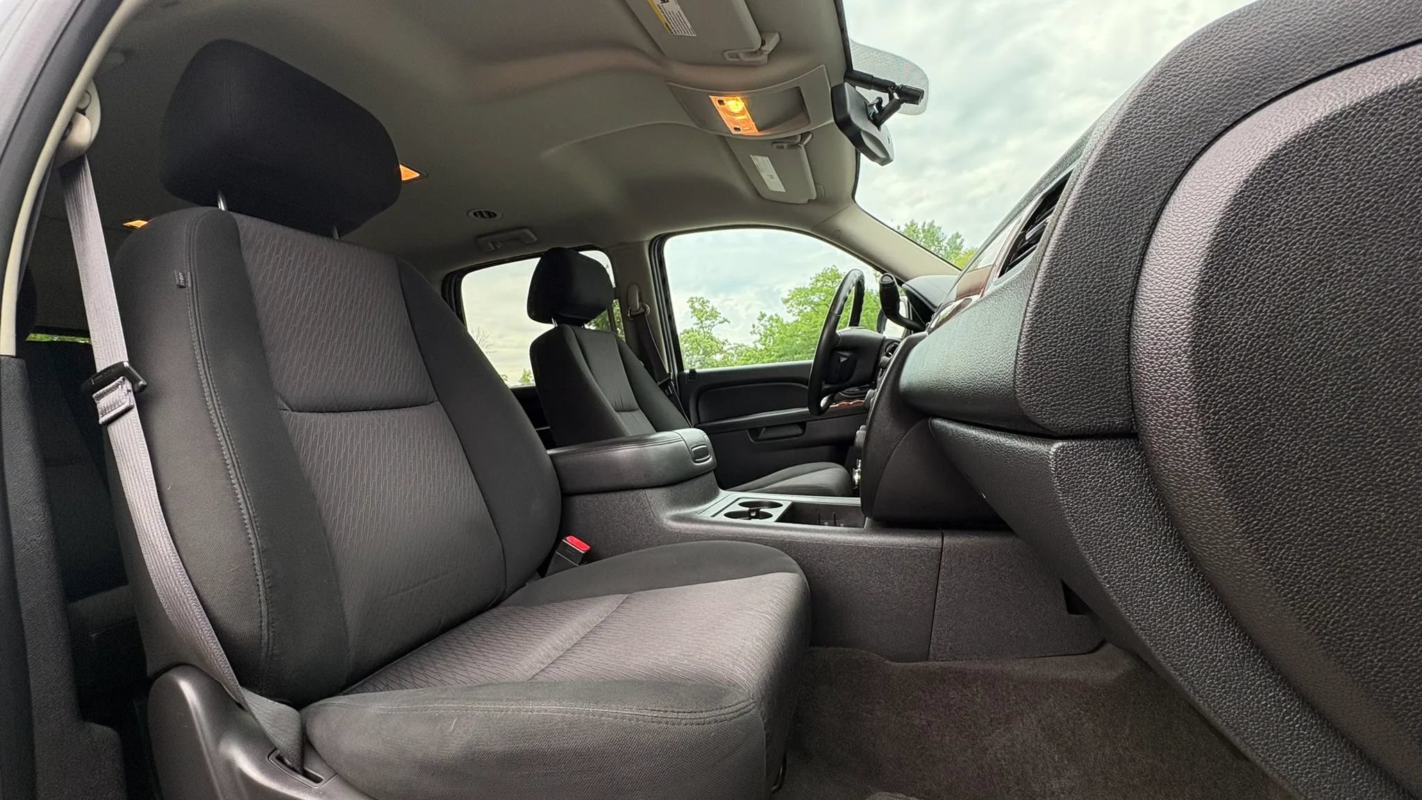 Used 2014 Chevrolet Suburban LS w/ All-Star Edition AWD/4WD image 33