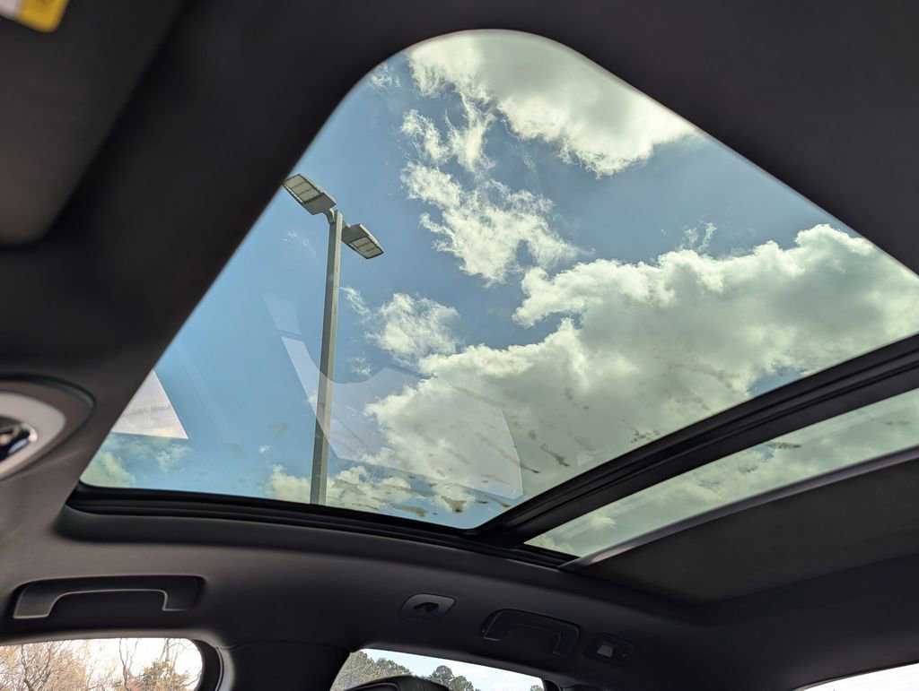 Used 2025 Porsche Macan T image 25