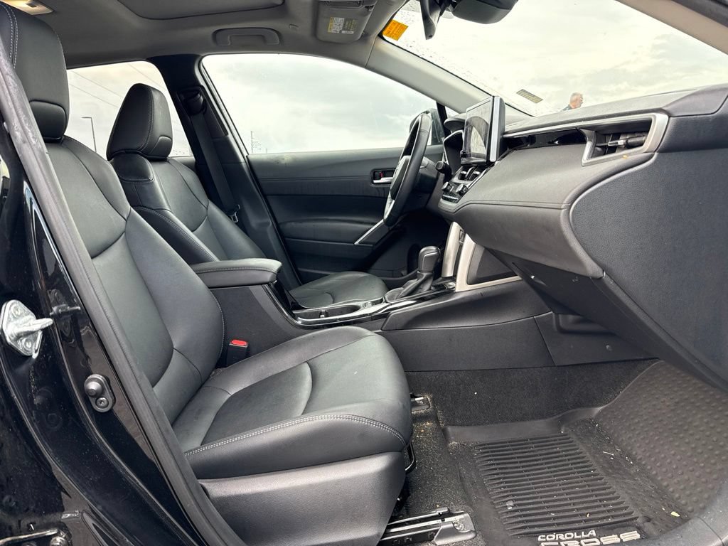 Used 2023 Toyota Corolla Cross XLE w/ Convenience Package FWD image 10