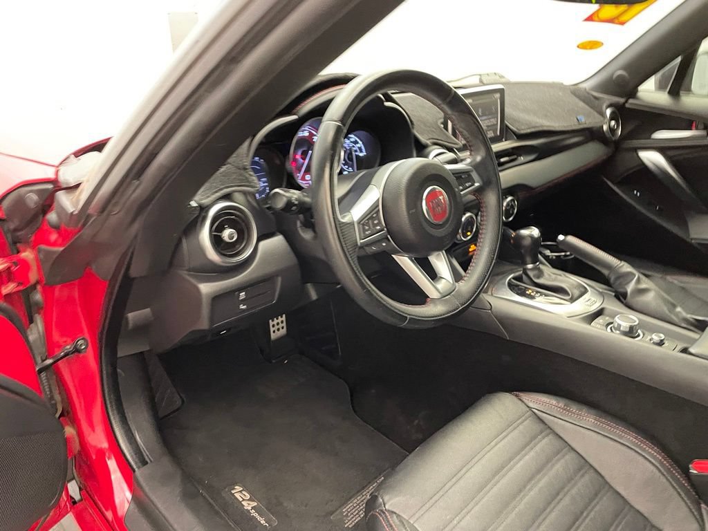 Used 2018 FIAT 124 Spider Abarth w/ Convenience Group RWD image 18